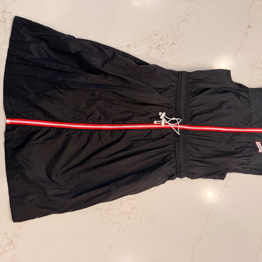 Hunter x Target Rain Dress ☔ Sleeveless Waterproof Coat | Black Zip Front | Wome - Picture 3 of 7
